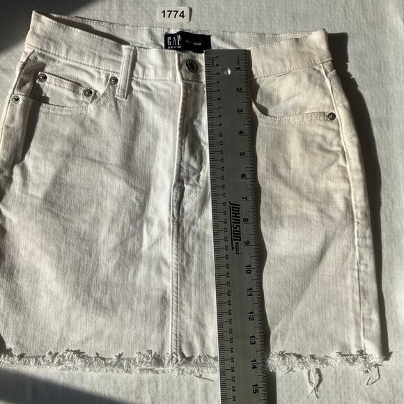 Gap Denim Women’s Jeans Mini skirt size 25 Regular, White, Frayed Hem - Picture 4 of 9